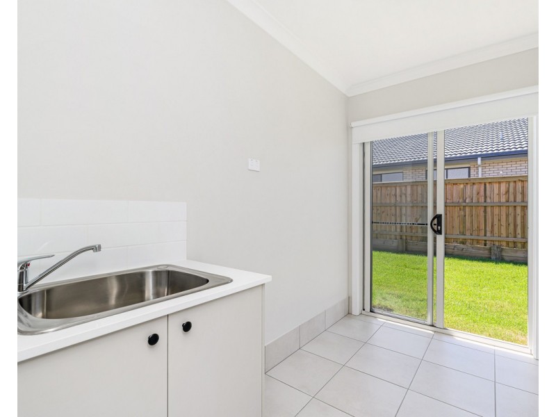 10 Hovea Circuit, Nikenbah QLD 4655