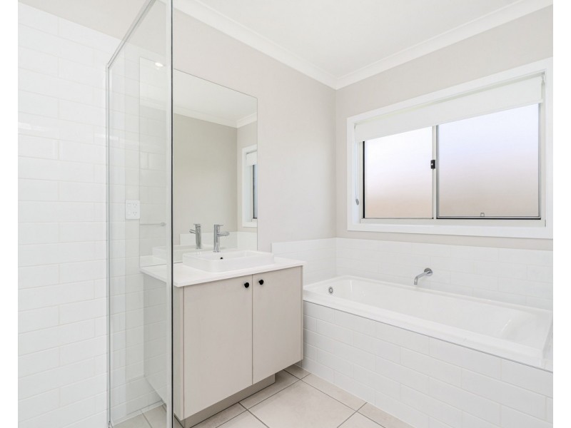 10 Hovea Circuit, Nikenbah QLD 4655