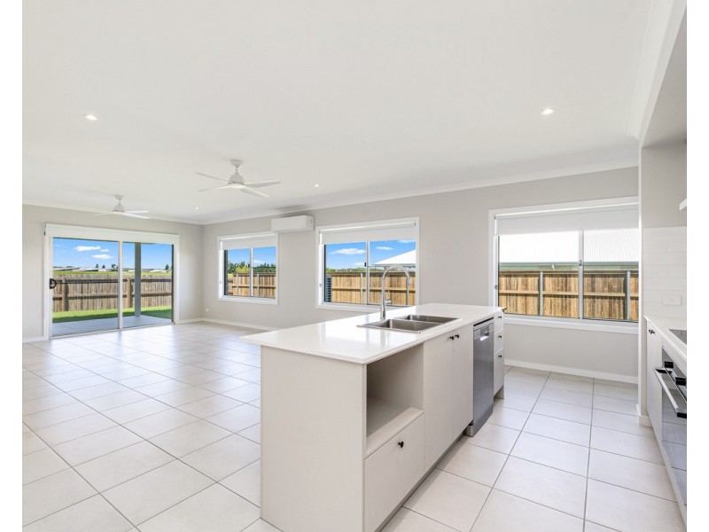 10 Hovea Circuit, Nikenbah QLD 4655