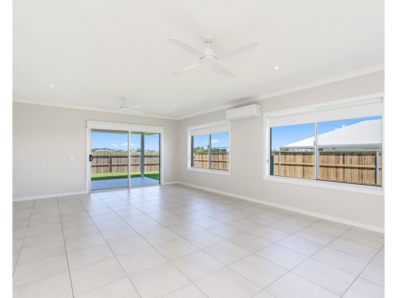 10 Hovea Circuit, Nikenbah QLD 4655