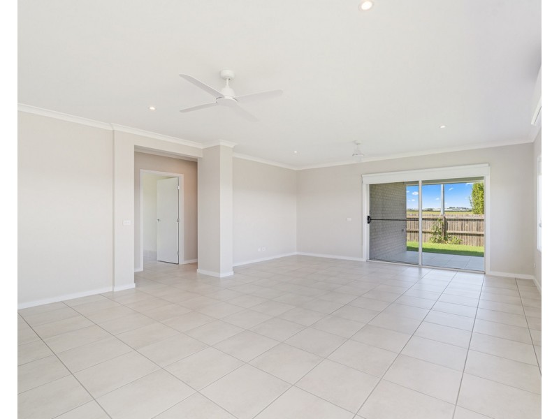 10 Hovea Circuit, Nikenbah QLD 4655