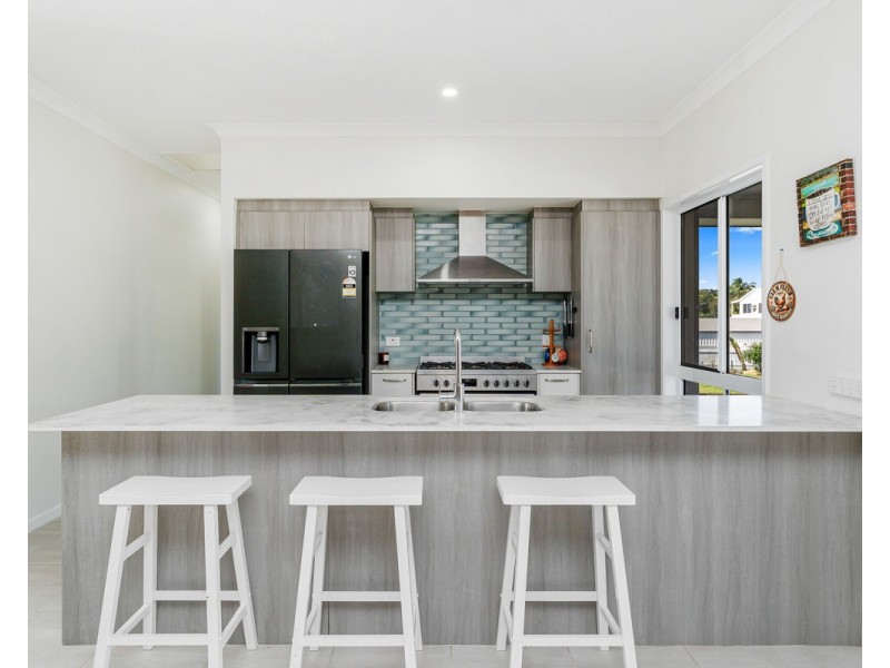 61 Pedelty Lane, Dundowran QLD 4655