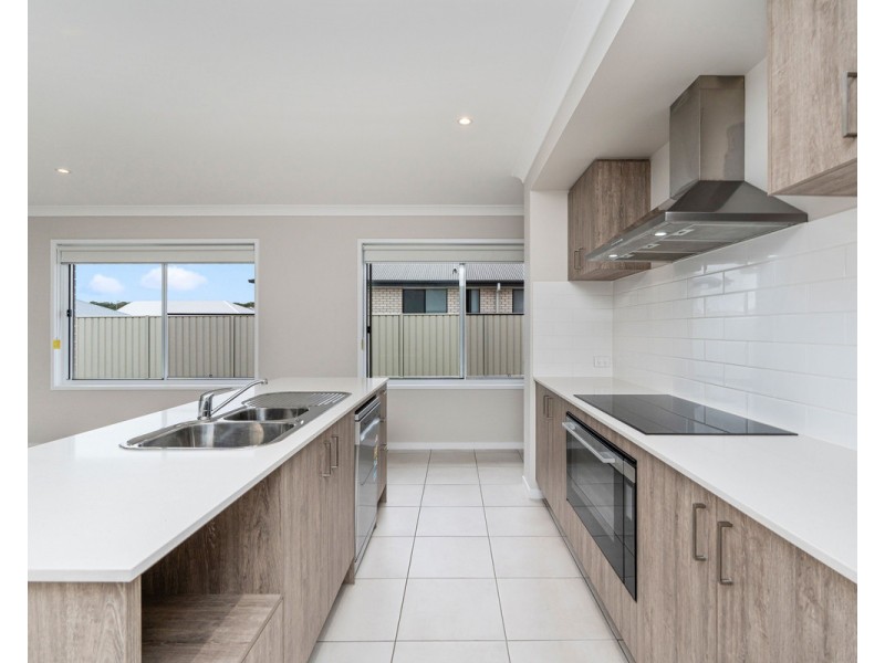 49 Mataranka Circuit, Nikenbah QLD 4655
