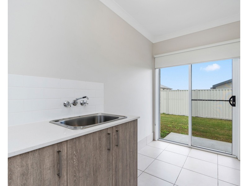 49 Mataranka Circuit, Nikenbah QLD 4655