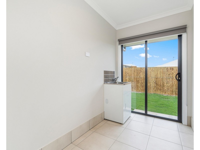 7 cooper Circuit, Nikenbah QLD 4655