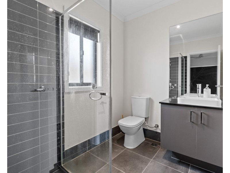 11 Miraflores Place, Wondunna QLD 4655