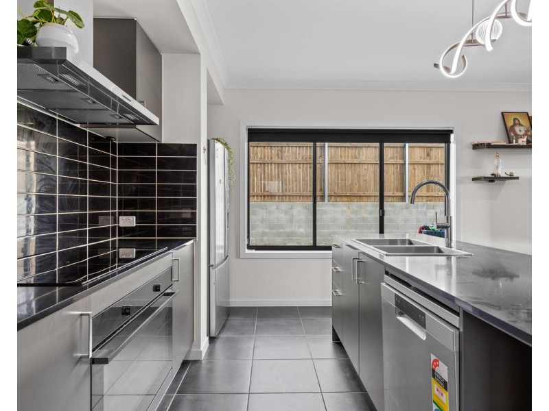 11 Miraflores Place, Wondunna QLD 4655