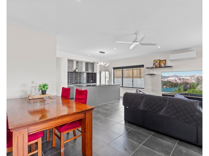 11 Miraflores Place, Wondunna QLD 4655