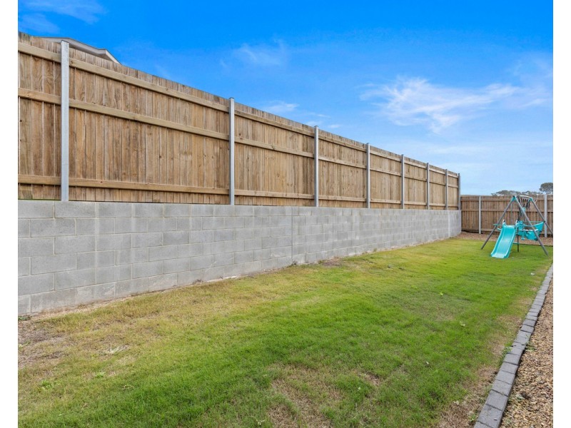 11 Miraflores Place, Wondunna QLD 4655