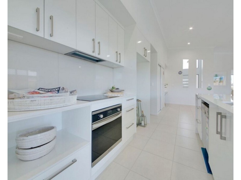 3 New Road, Coral Cove QLD 4670