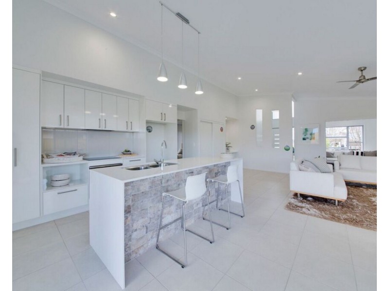 3 New Road, Coral Cove QLD 4670