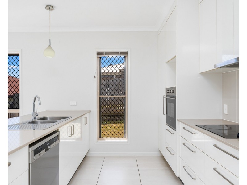 4 Bentley Way, Urraween QLD 4655
