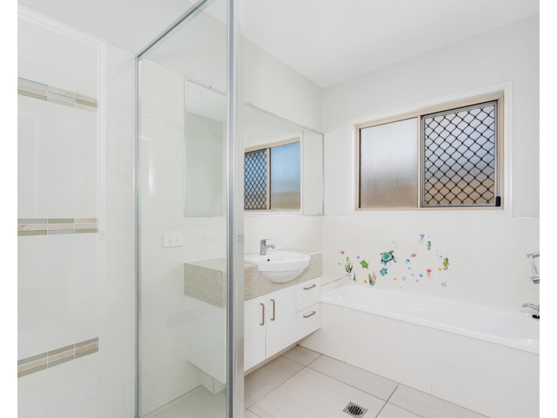 4 Bentley Way, Urraween QLD 4655