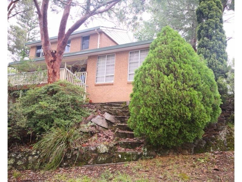 11 Bluegum Cres, Picnic Point NSW 2213