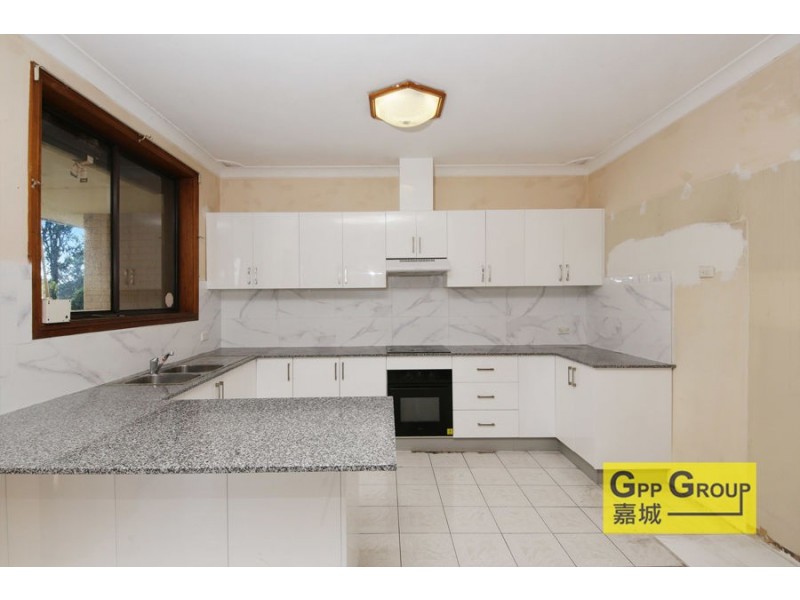 7 Clayton Pl, Girraween NSW 2145