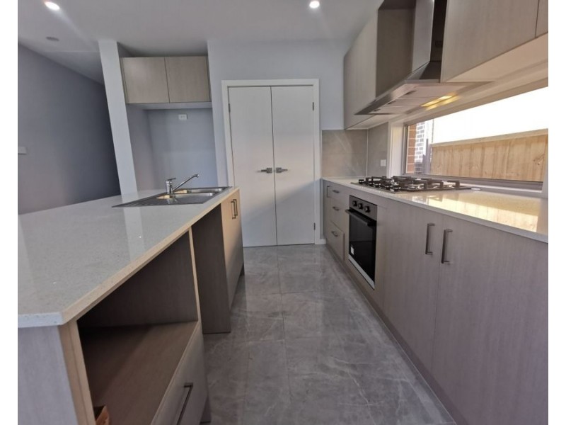 7 Stockhorse Ave, Box Hill NSW 2765