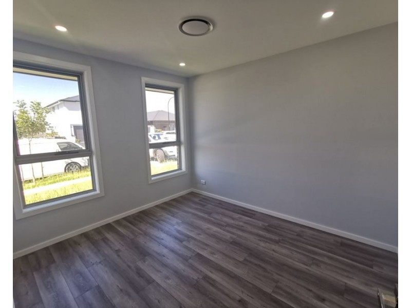 7 Stockhorse Ave, Box Hill NSW 2765