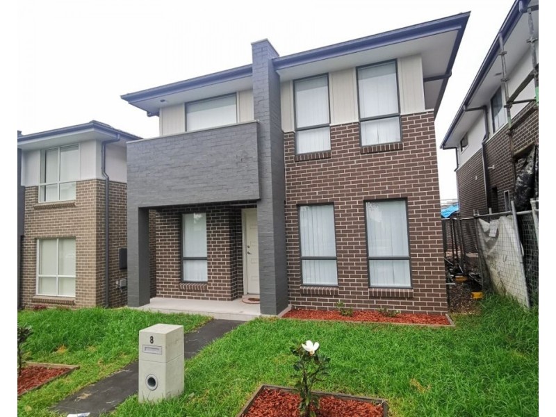 8 Van Pragg Lane, Oran Park NSW 2570