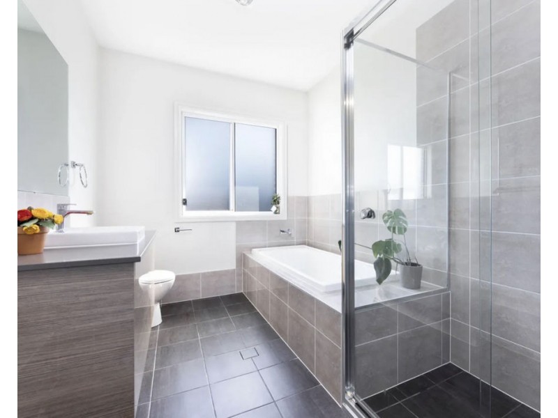 1 Greenhood Cres, Denham Court NSW 2565