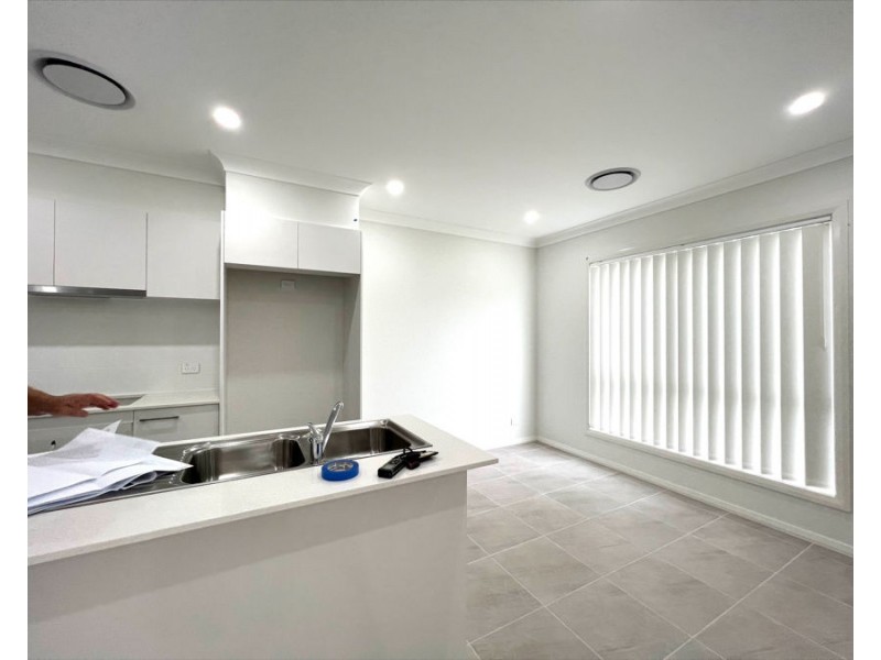 6 Van Pragg Lane, Oran Park NSW 2570