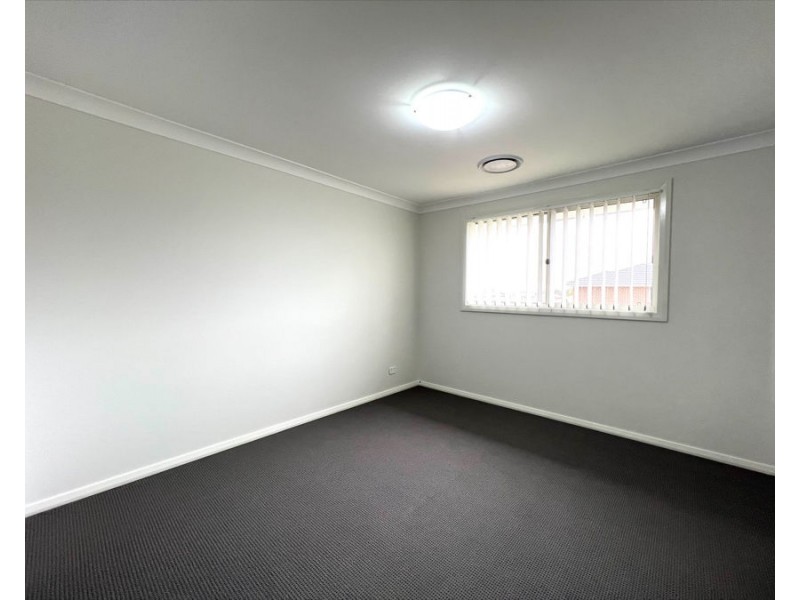 6 Van Pragg Lane, Oran Park NSW 2570