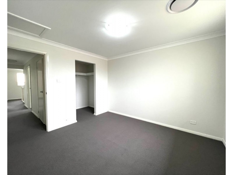 6 Van Pragg Lane, Oran Park NSW 2570