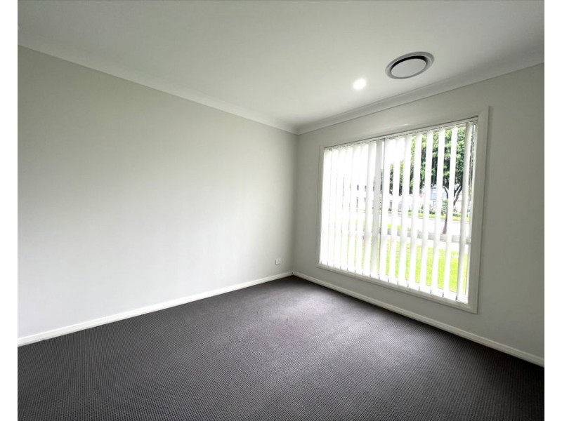 6 Van Pragg Lane, Oran Park NSW 2570
