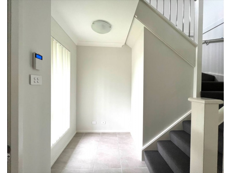 6 Van Pragg Lane, Oran Park NSW 2570