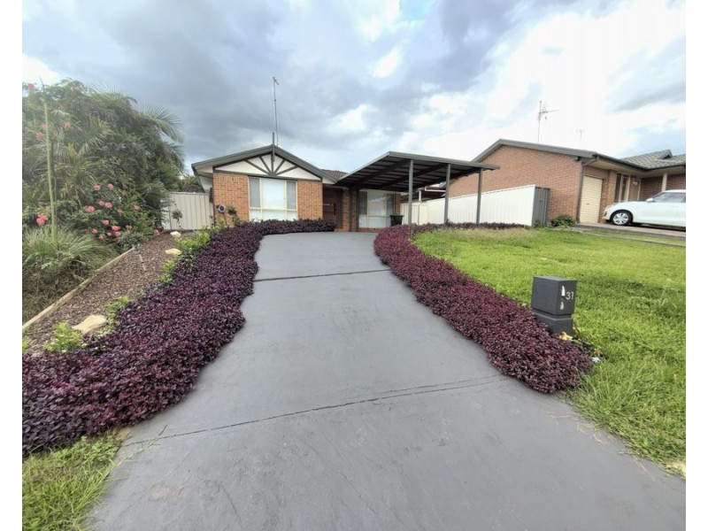 31 Allison Drive, Glenmore Park NSW 2745