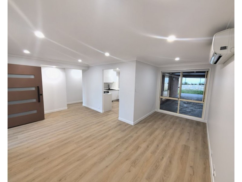 31 Allison Drive, Glenmore Park NSW 2745