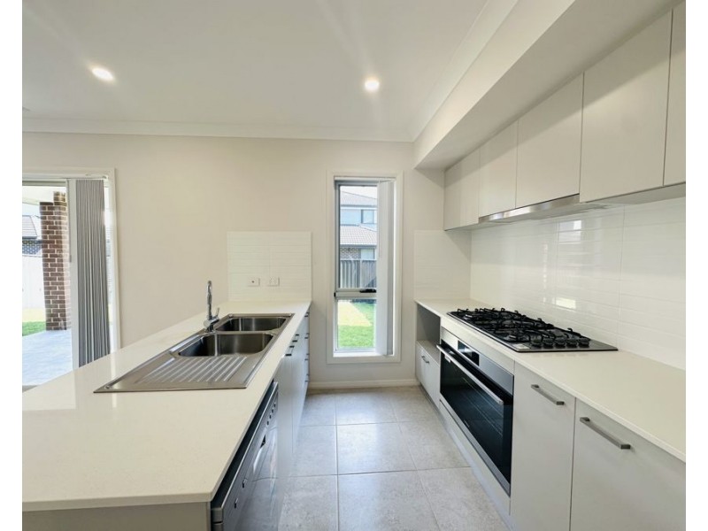 26 Hungerford St, Catherine Field NSW 2557