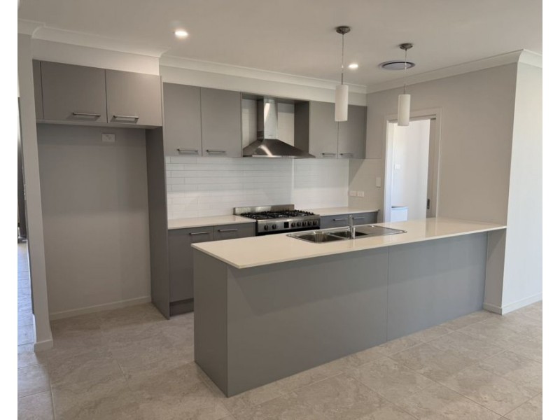 11 Dulcify Street, Menangle Park NSW 2563