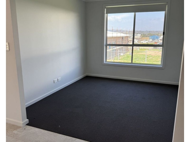 11 Dulcify Street, Menangle Park NSW 2563