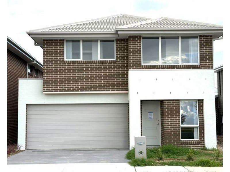 8 Massey Street, Oran Park NSW 2570