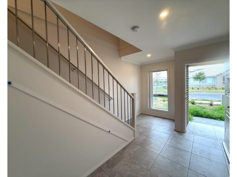 8 Massey Street, Oran Park NSW 2570