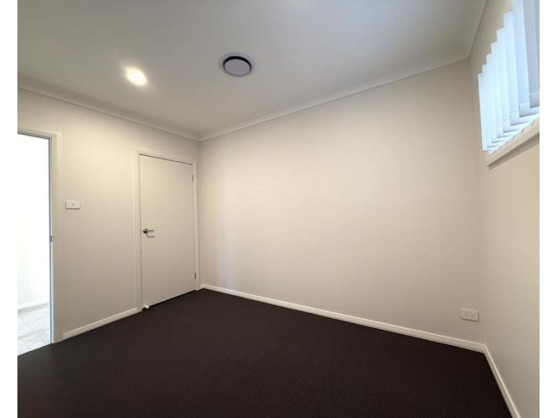 8 Massey Street, Oran Park NSW 2570