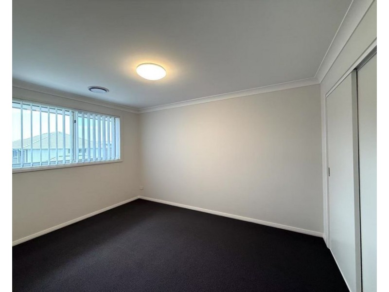 8 Massey Street, Oran Park NSW 2570