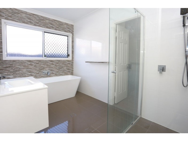 140 Monterey Keys Drive, Helensvale QLD 4212