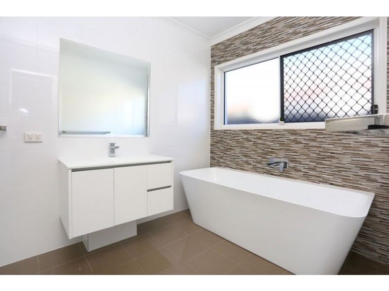 140 Monterey Keys Drive, Helensvale QLD 4212