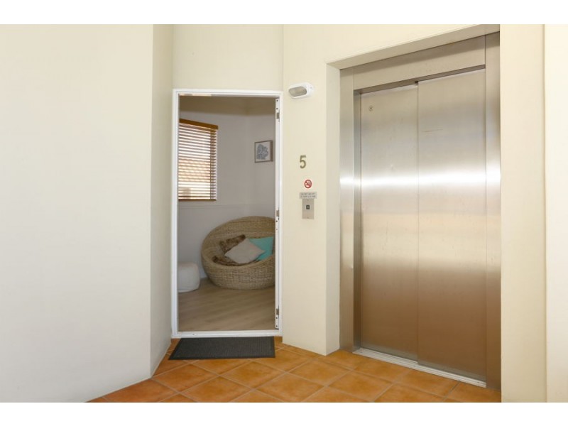 5/4 St Kilda Avenue, Broadbeach QLD 4218