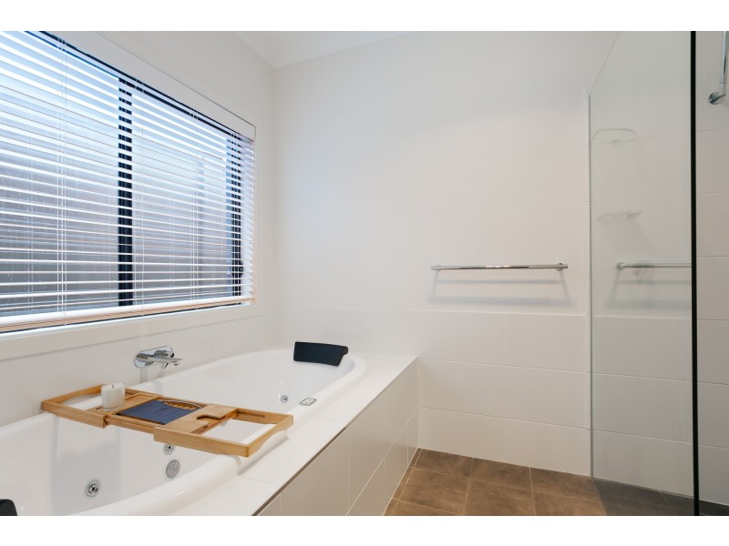 11 Haverty Avenue, North Rothbury NSW 2335