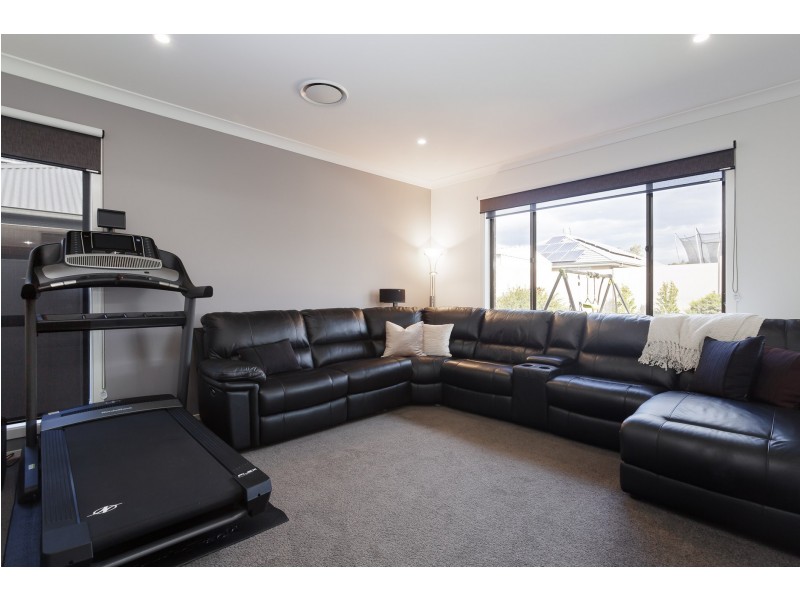 17 Kinnavane Road, North Rothbury NSW 2335