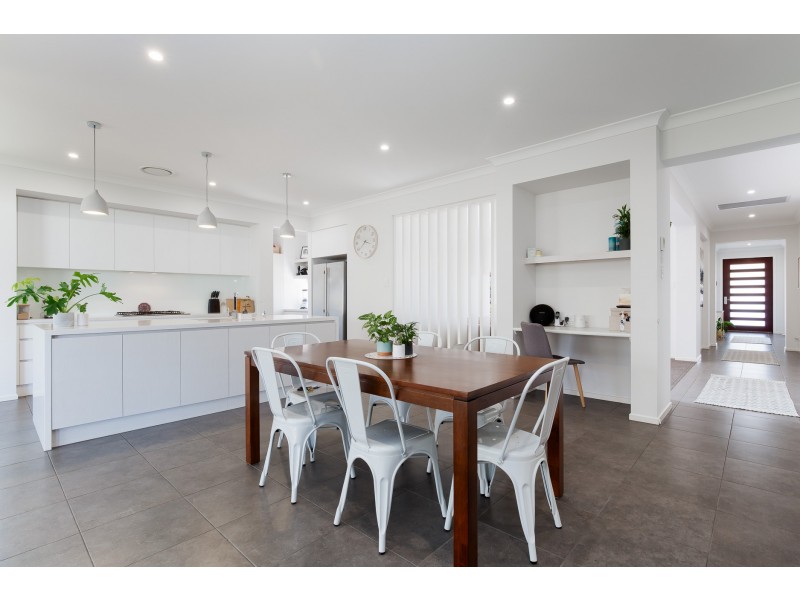 17 Kinnavane Road, North Rothbury NSW 2335