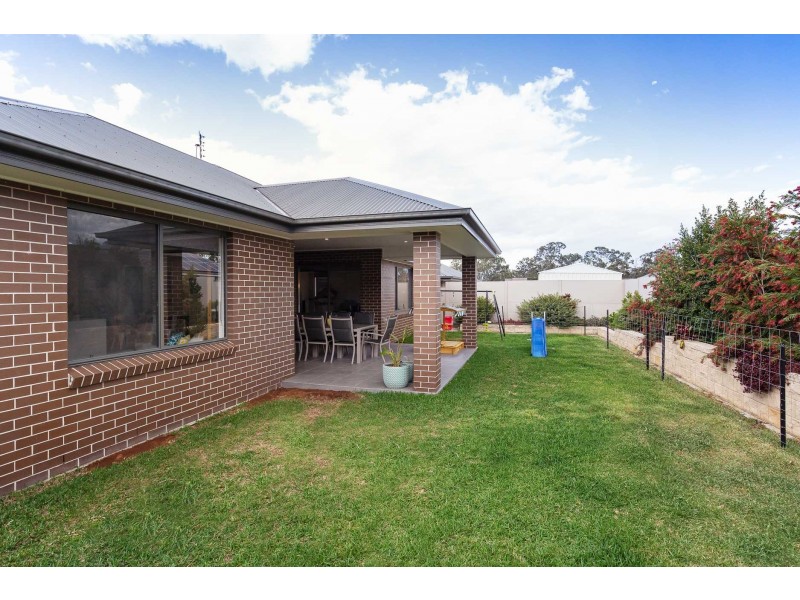 17 Kinnavane Road, North Rothbury NSW 2335