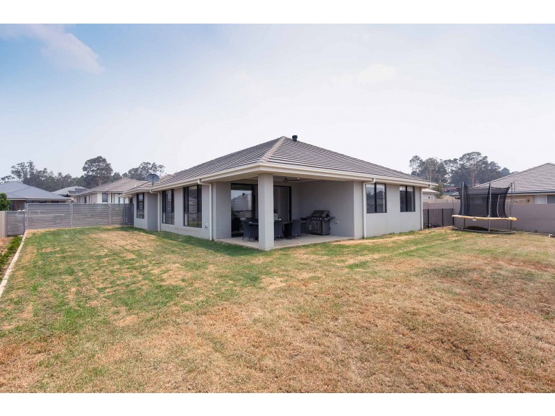 3 Ainsworth Cresent, North Rothbury NSW 2335