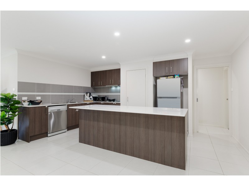 6 Abberton Parkway, North Rothbury NSW 2335