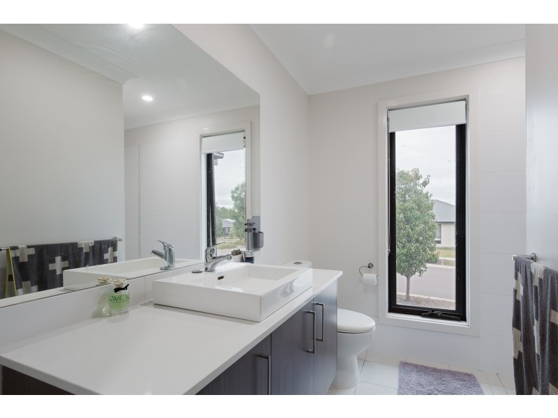 6 Abberton Parkway, North Rothbury NSW 2335