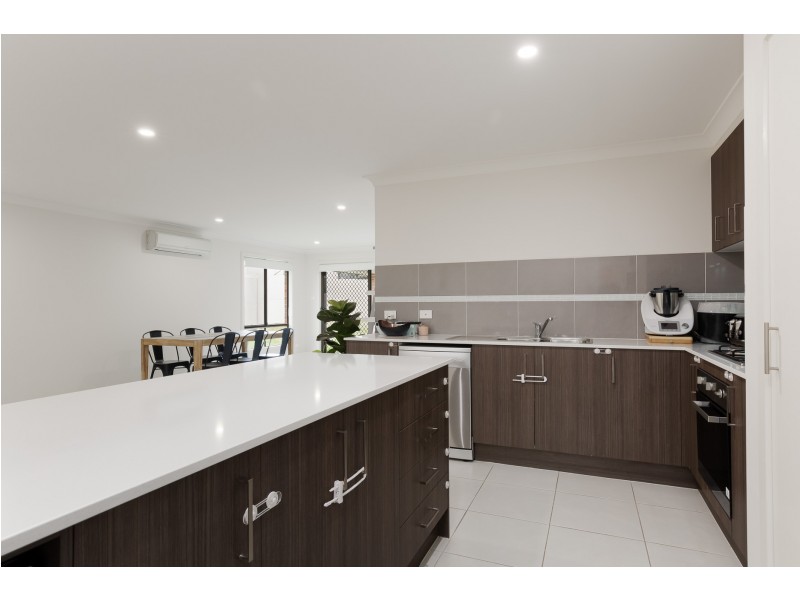 6 Abberton Parkway, North Rothbury NSW 2335