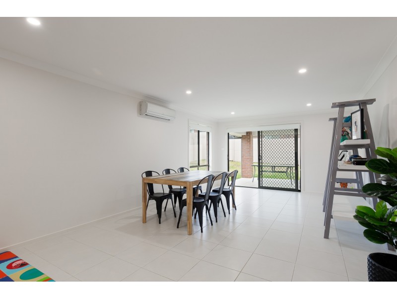 6 Abberton Parkway, North Rothbury NSW 2335