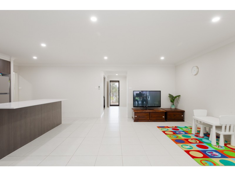 6 Abberton Parkway, North Rothbury NSW 2335